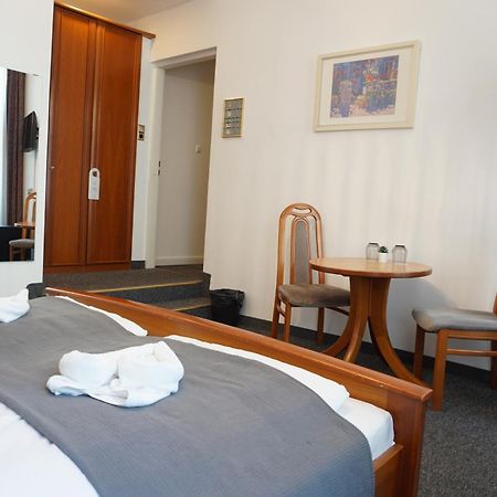 Hotel Pension Lumes - Self Check In Viyana Dış mekan fotoğraf